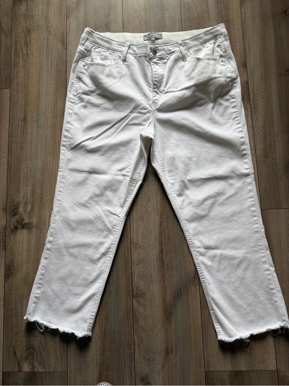 Wit & Wisdom White Jeans with Tag Detail